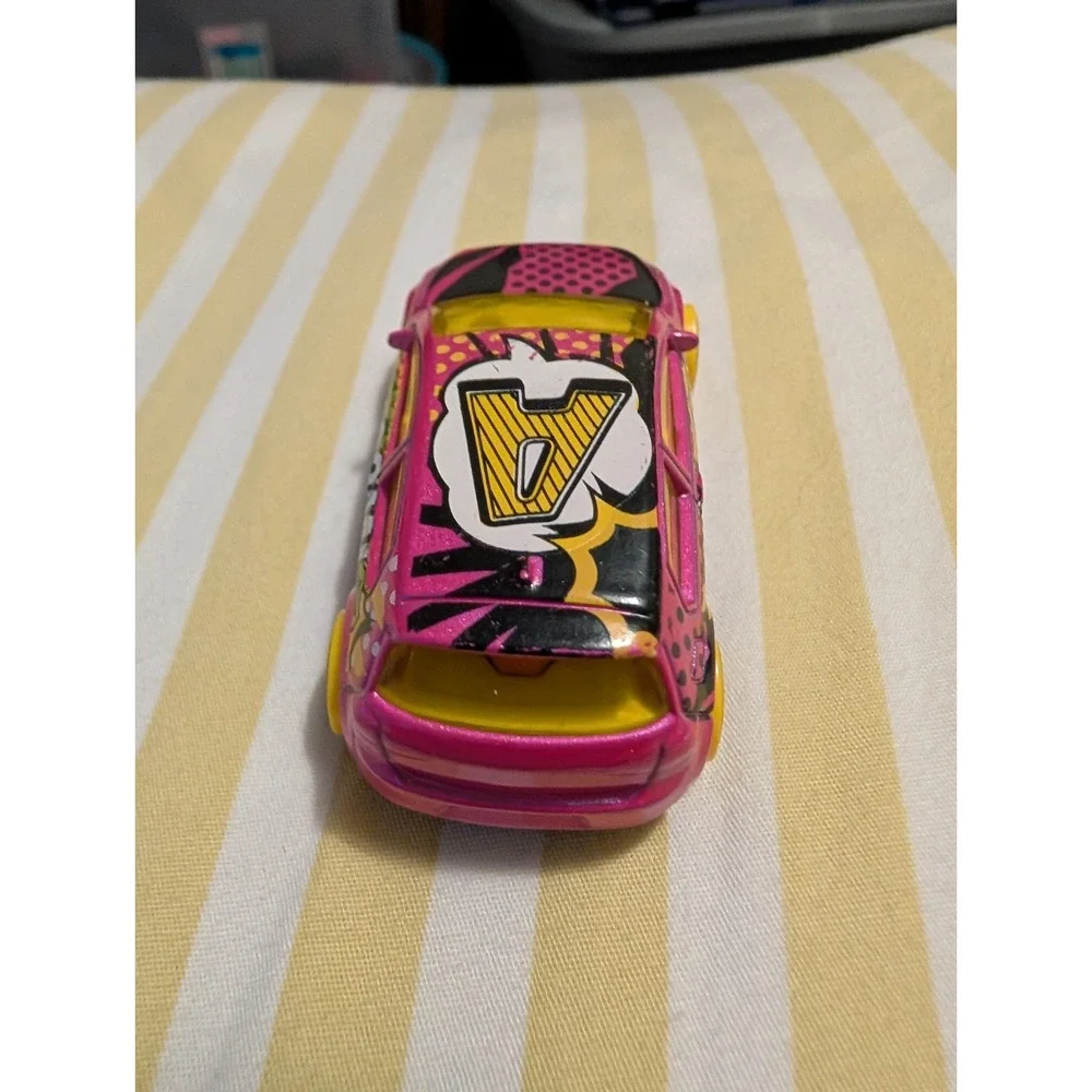 Hot Wheels Volkswagen Golf Mk 7 2016 Art Deco Rare Pink Diecast Car DJF83